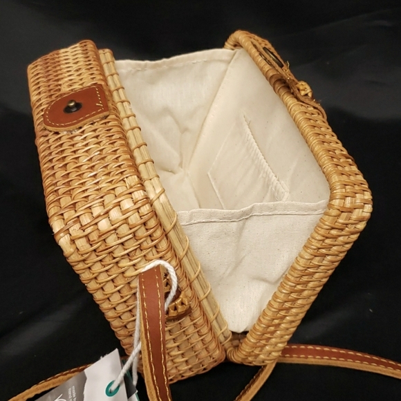 Made by Hand in Vietnam Woven Rectangle Purse with Caning Center - Picture 4 of 8